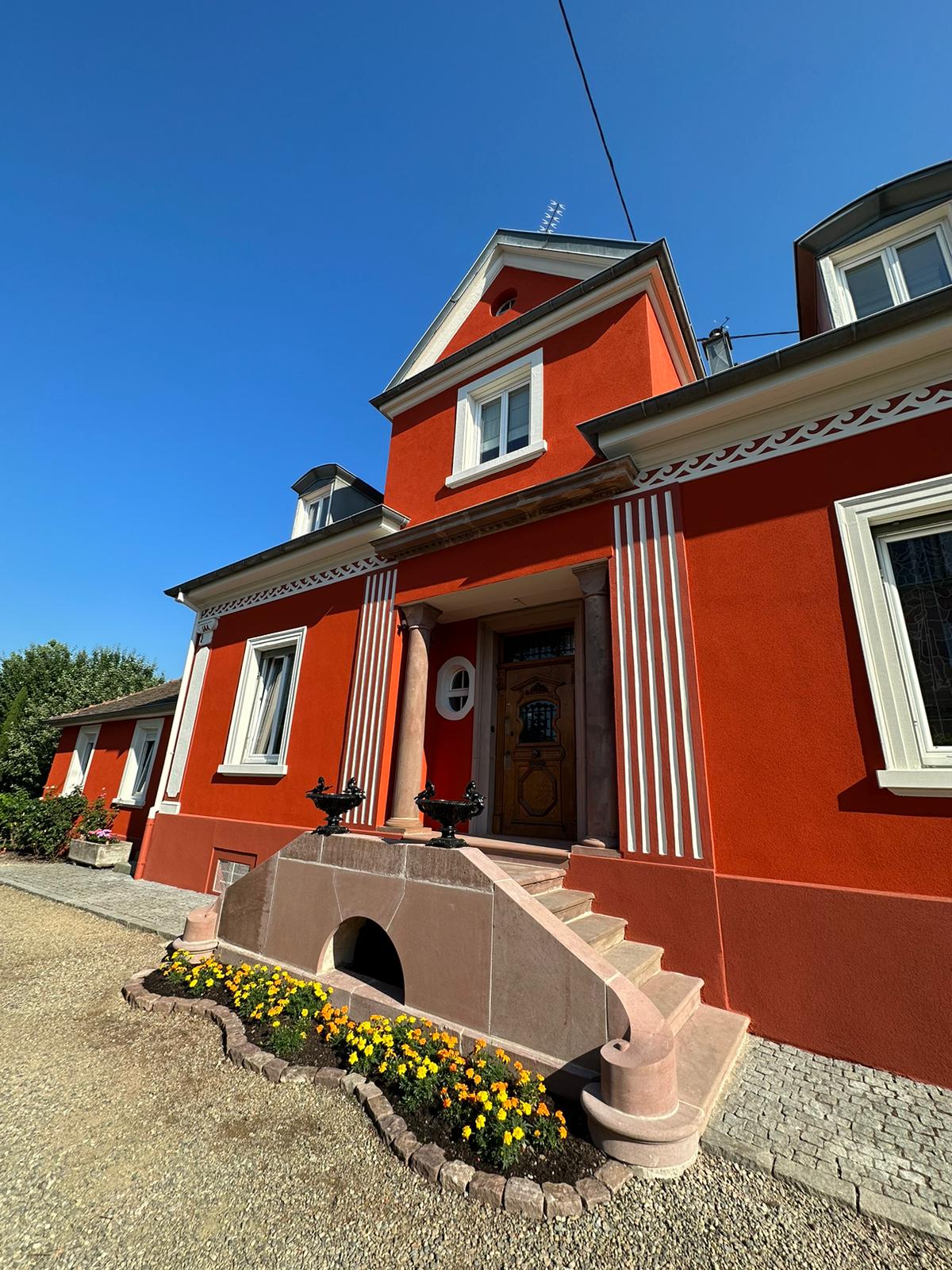 Comment choisir la bonne peinture pour une façade durable et esthétique ? Saint-Louis