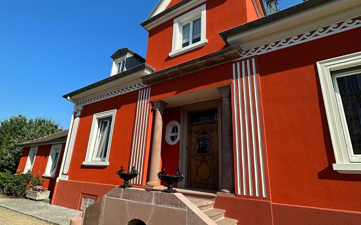 Comment choisir la bonne peinture pour une façade durable et esthétique ? Saint-Louis