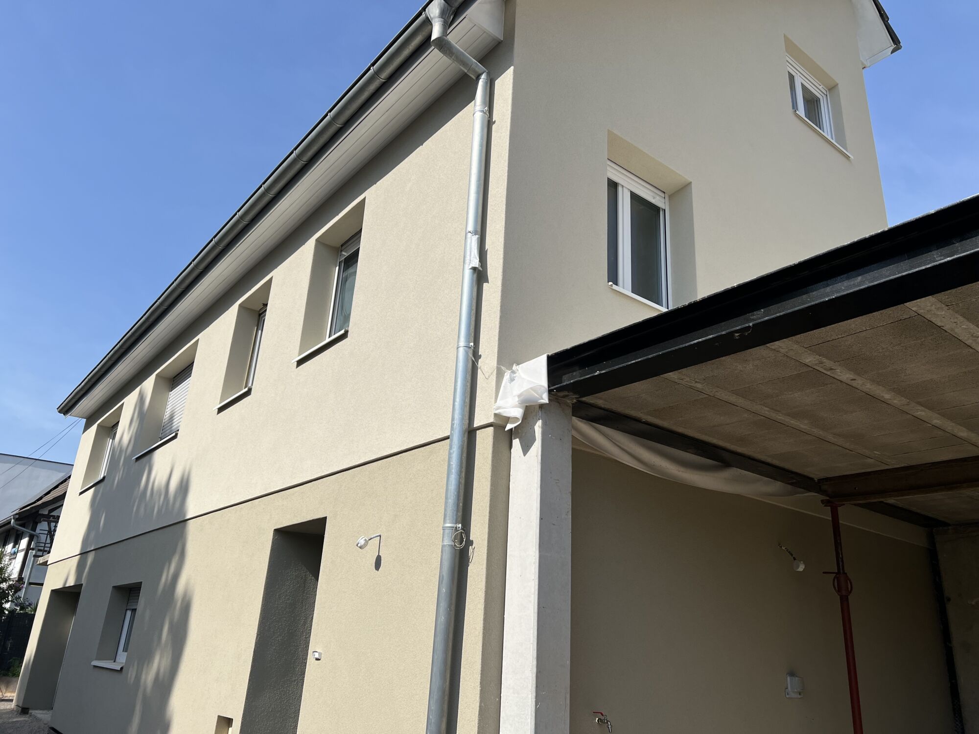 Traitement hydrofuge : est-il indispensable pour préserver votre façade ? Saint-Louis
