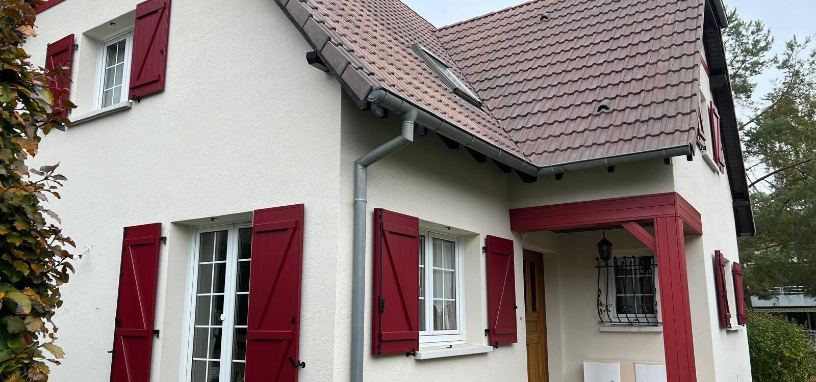 Ravalement de fa&ccedil;ades sur et nettoyage des tuiles sur Riedisheim. Belfort