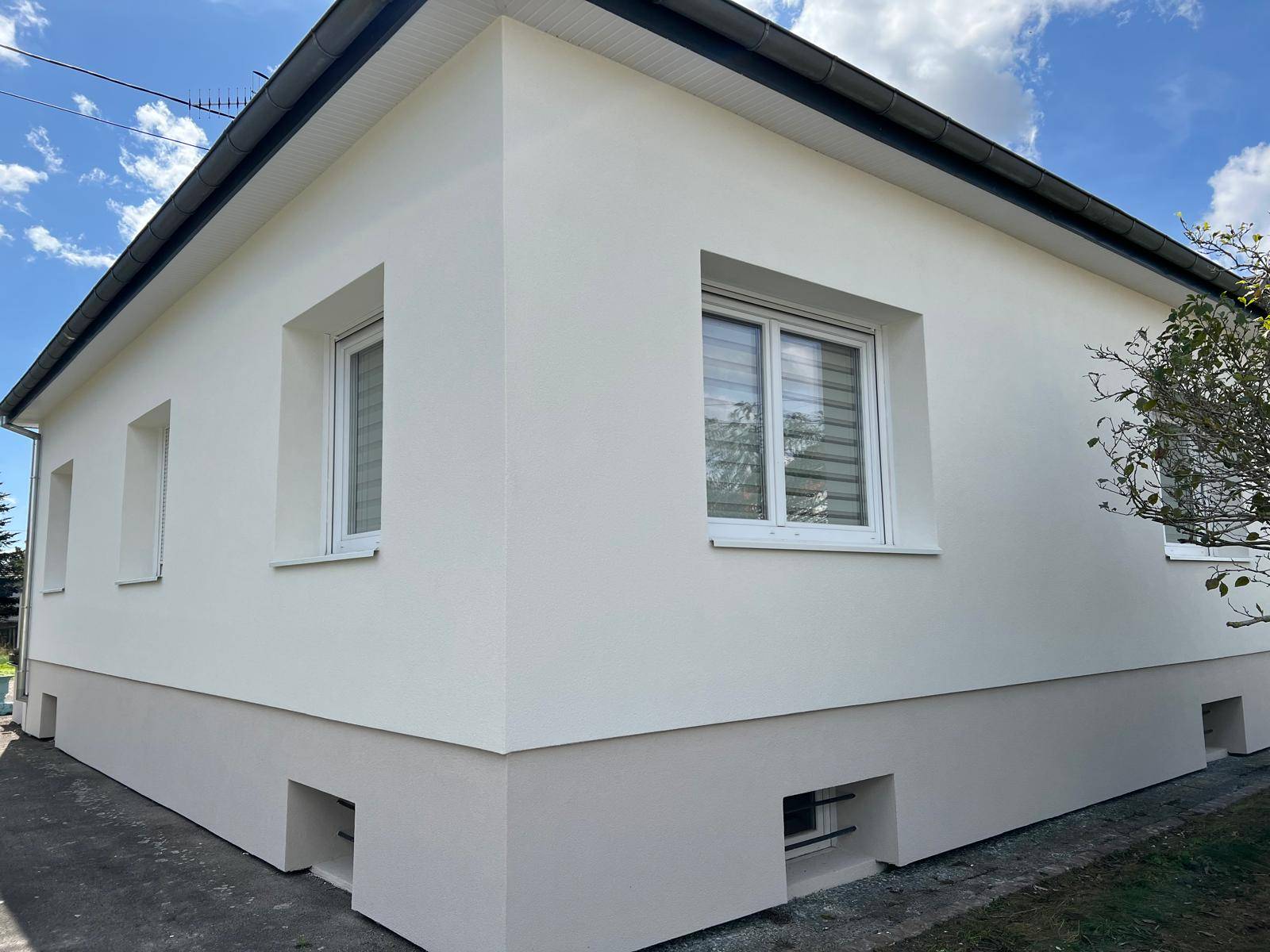Travaux de ravalement de façades à Mulhouse : remise en état complète avec enduit de marouflage Illzach