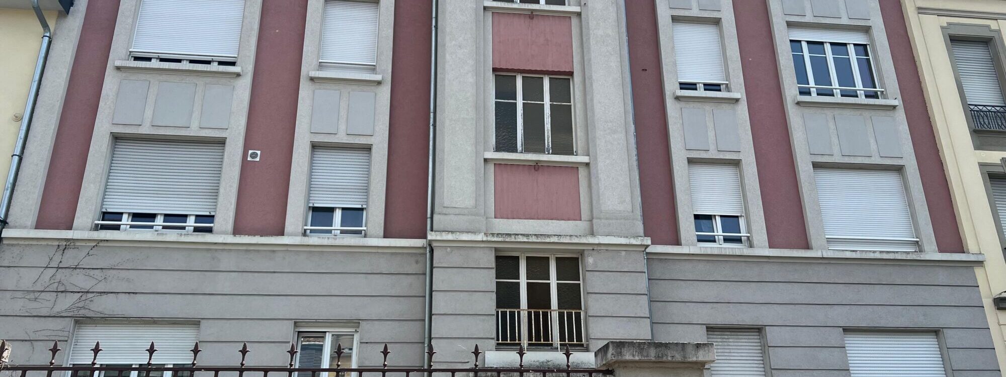 R&eacute;trospective chantier : un immeuble r&eacute;nov&eacute; par SIMSEK Fa&ccedil;ades en 1999 &agrave; Mulhouse, toujours &eacute;clatant ! Audincourt