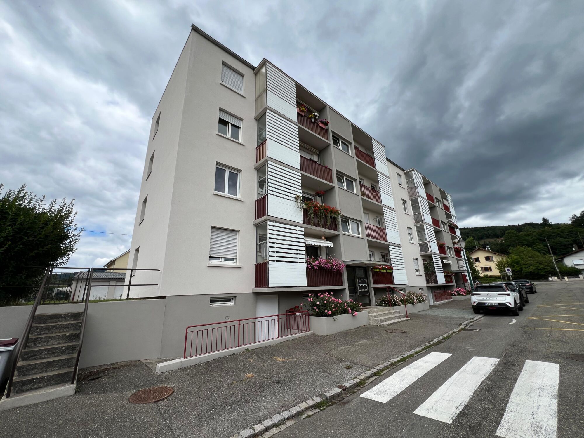 Ravalement de façade complet et isolation extérieure d’un immeuble résidentiel à Masevaux Colmar