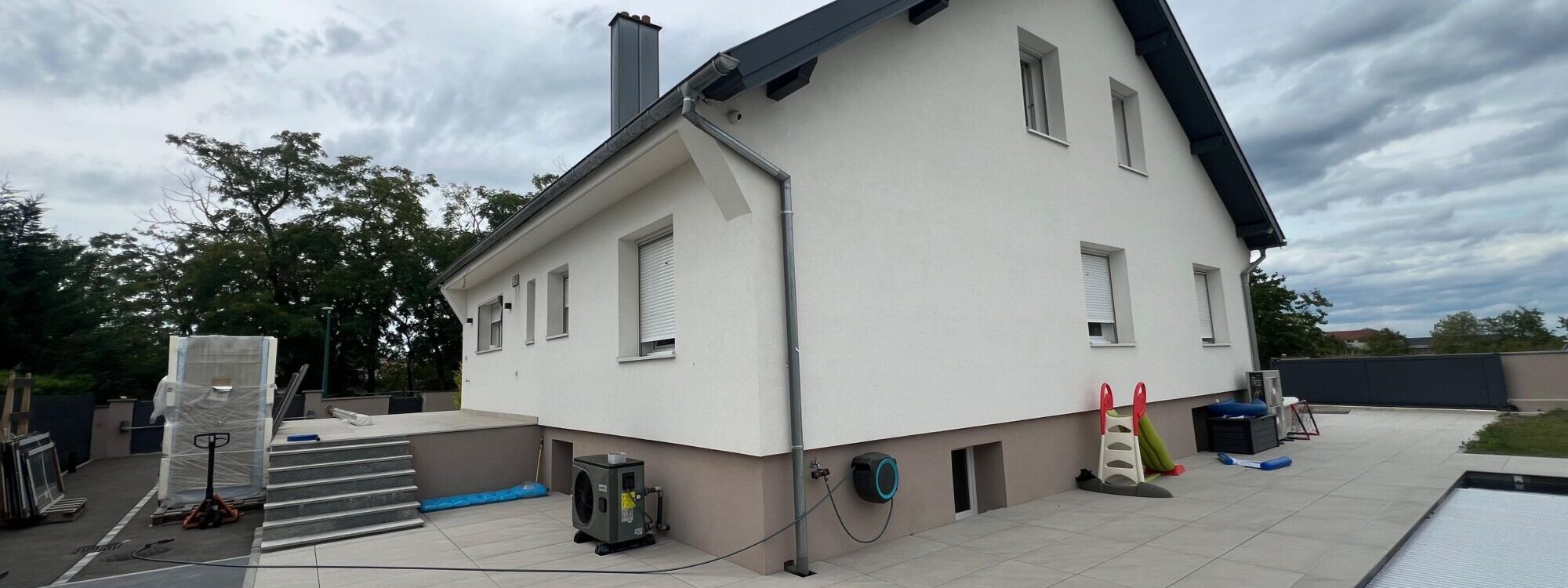 Isolation thermique par l’ext&eacute;rieur &agrave; Baldersheim avec habillage du d&eacute;bord de toit Wittenheim