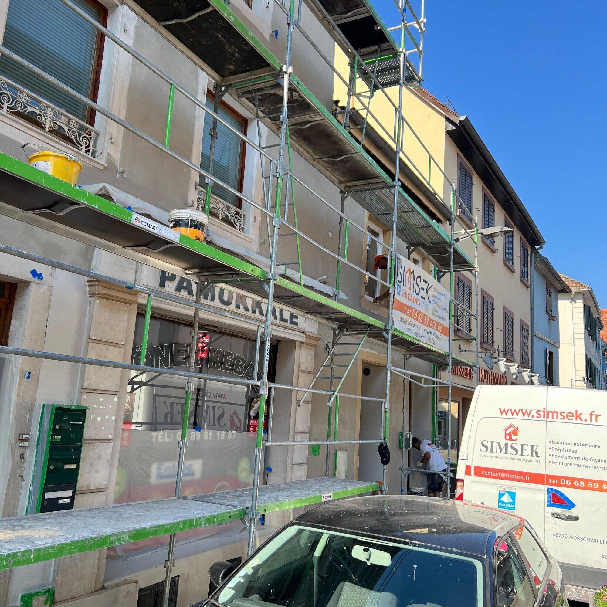 Ravalement de façade en cours au centre-ville d’Ensisheim Rixheim