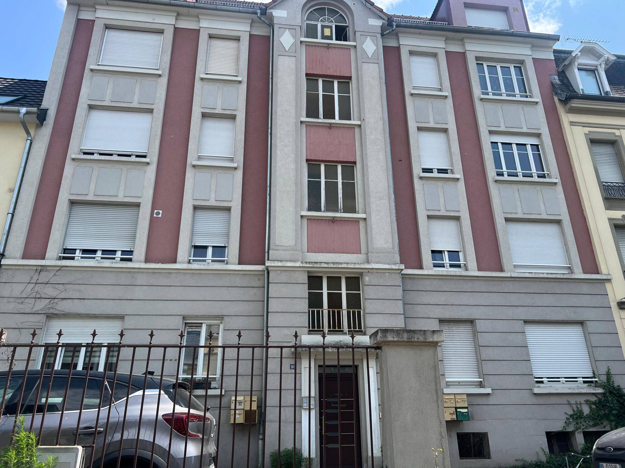 Rétrospective chantier : un immeuble rénové par SIMSEK Façades en 1999 à Mulhouse, toujours éclatant ! Audincourt