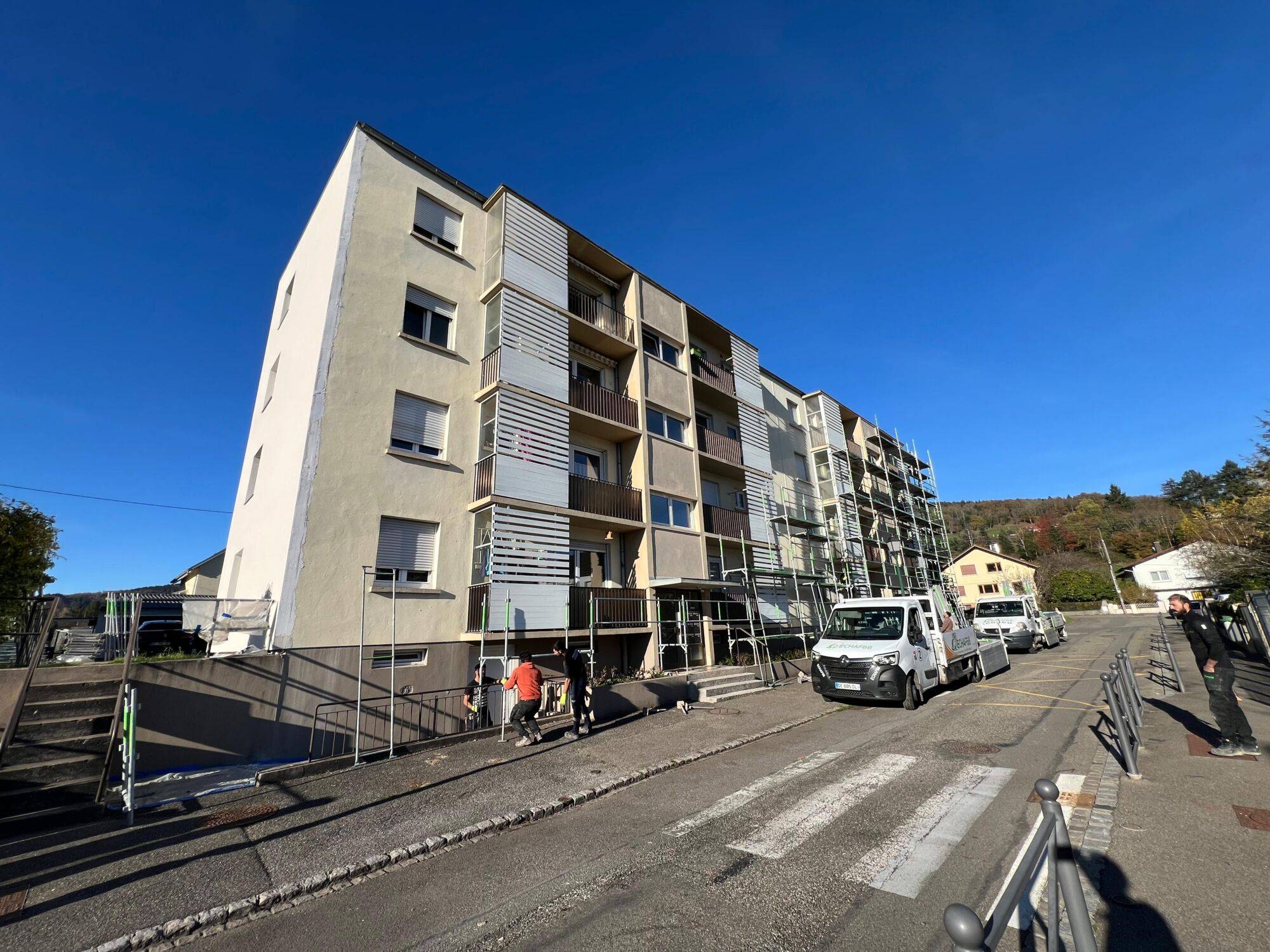 Ravalement de façade complet et isolation extérieure d’un immeuble résidentiel à Masevaux Colmar 0