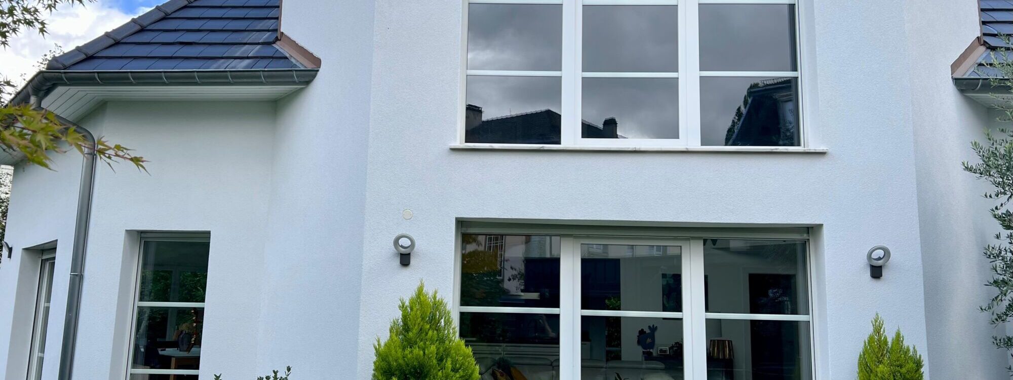 WHATSAPP IMAGE 2025 09 16 A 15.49.20_D4EEF689 2000X750 | Simsek Façades Ravalement de façade à Mulhouse – Quartier Rebberg : élégance et sobriété en blanc cassé Montbéliard