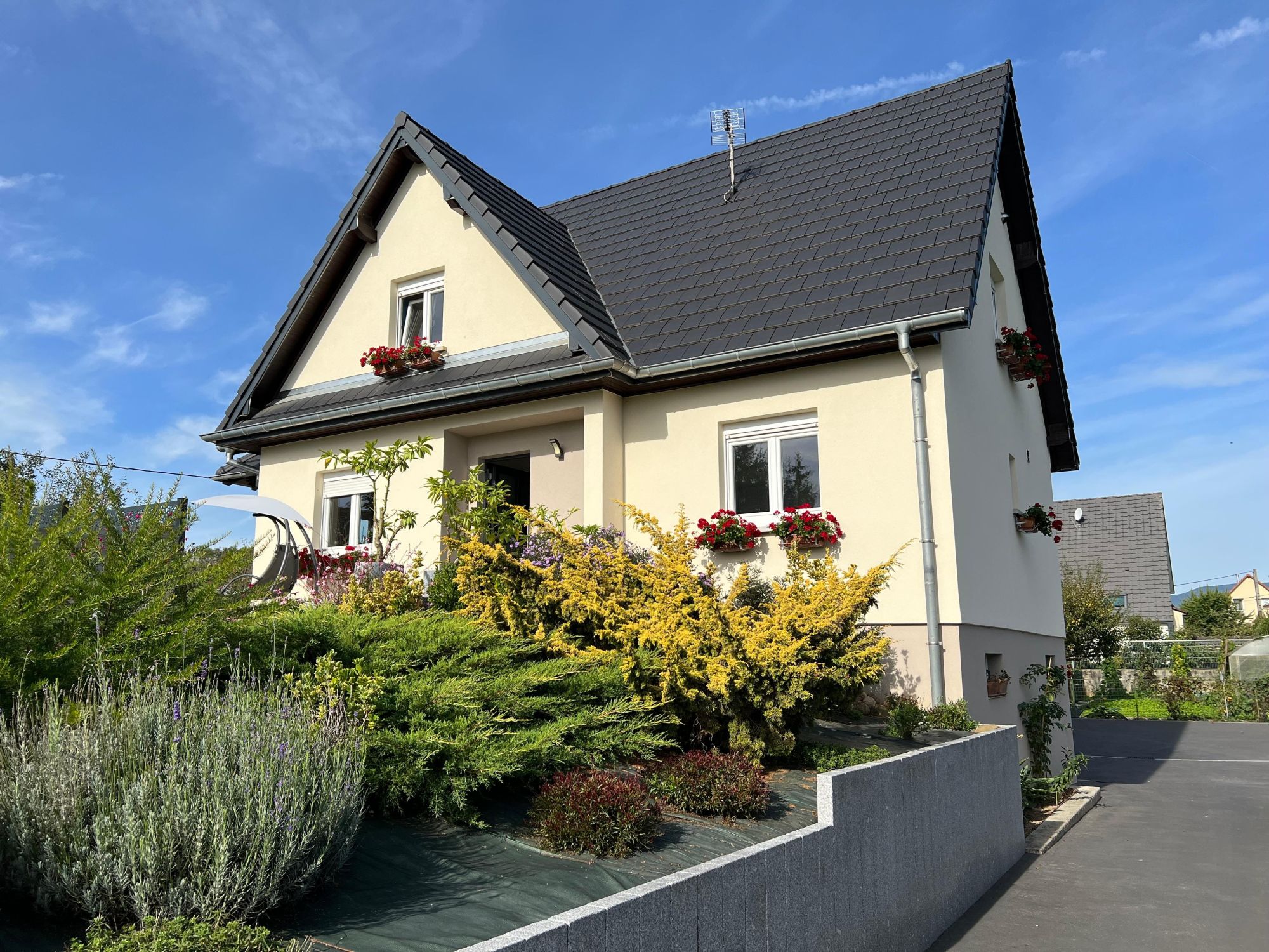 Ravalement de fa&ccedil;ade d&rsquo;une maison &agrave; Bitschwiller-les-Thann avec les produits STO : l&rsquo;expertise SIMSEK Fa&ccedil;ades Rixheim