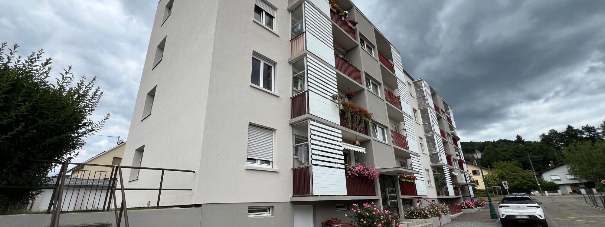 Ravalement de Fa&ccedil;ade d&rsquo;un Immeuble &agrave; Masevaux &ndash; Avant / Apr&egrave;s Audincourt