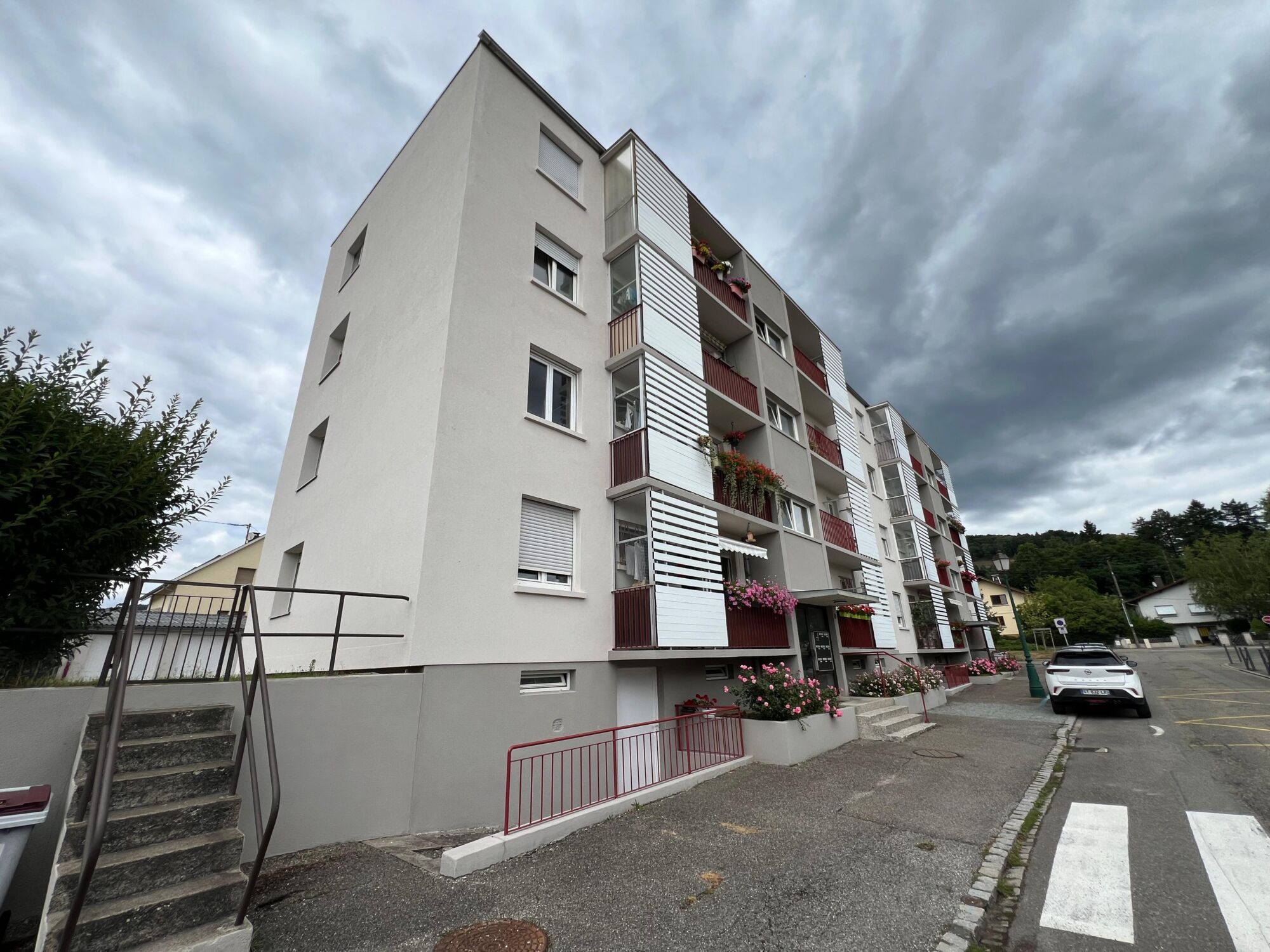 Ravalement de Fa&ccedil;ade d&rsquo;un Immeuble &agrave; Masevaux &ndash; Avant / Apr&egrave;s Audincourt