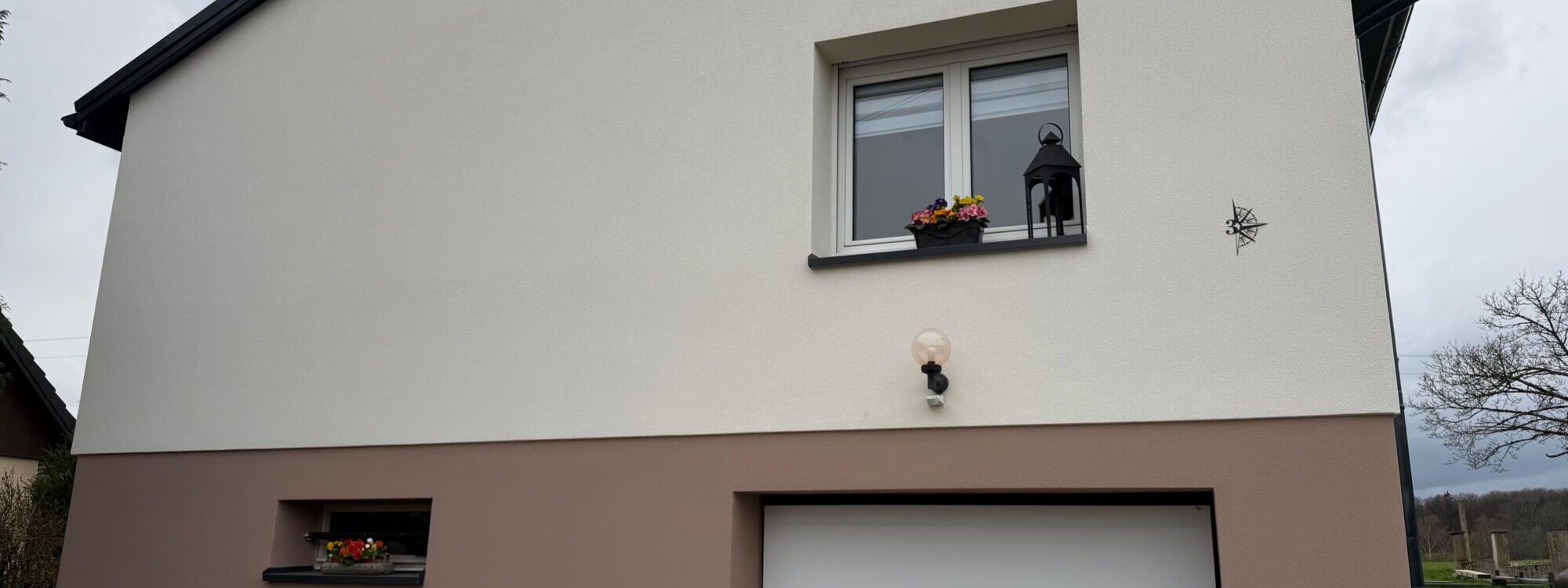 Isolation ext&eacute;rieure des murs d&rsquo;une maison individuelle &agrave; Soppe-le-Haut : une r&eacute;novation &eacute;nerg&eacute;tique r&eacute;ussie par SIMSEK Fa&ccedil;ades Montb&eacute;liard