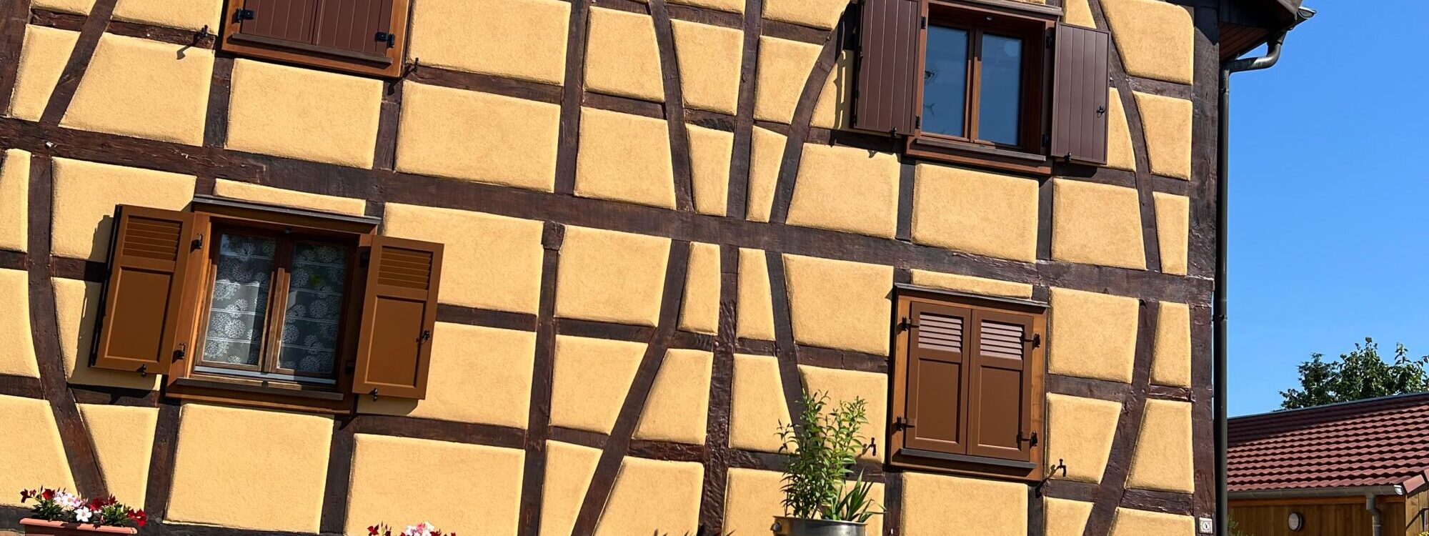 Ravalement de fa&ccedil;ade d&rsquo;une maison &agrave; colombage &agrave; Werentzhouse : un savoir-faire traditionnel sign&eacute; SIMSEK Fa&ccedil;ades Kingersheim